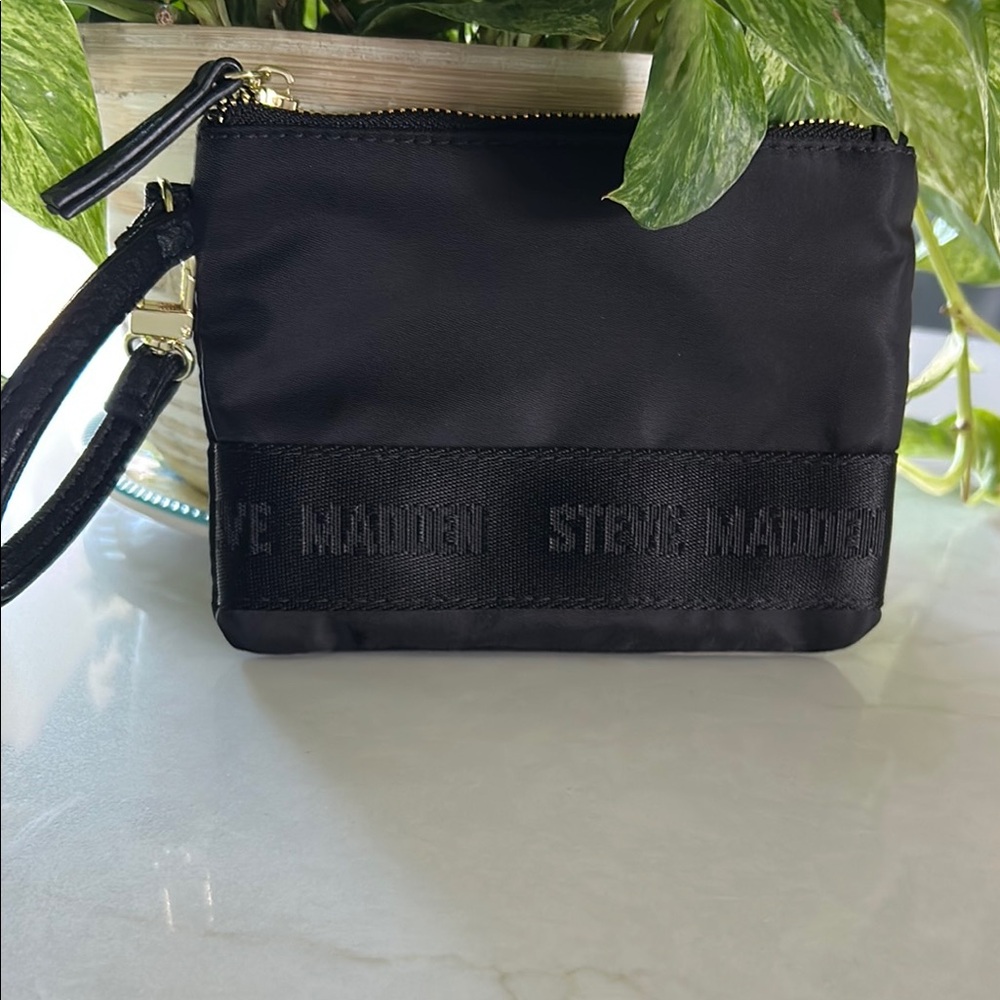 Steve Madden Black Nylon Zipper Wristlet Gold Hardware NWOT